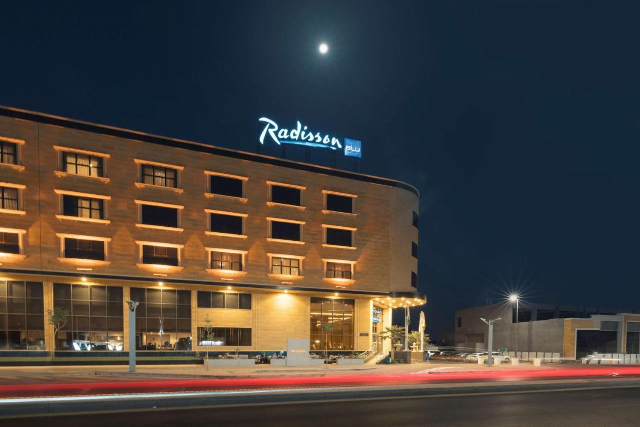 Radisson Blu Hotel, Buraidah Extérieur photo