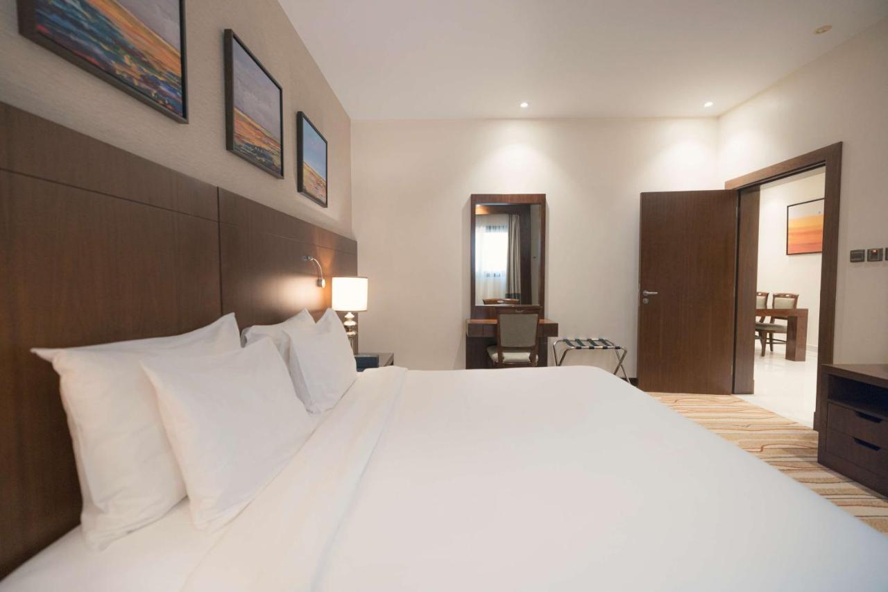 Radisson Blu Hotel, Buraidah Extérieur photo