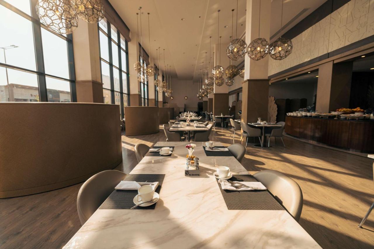 Radisson Blu Hotel, Buraidah Extérieur photo