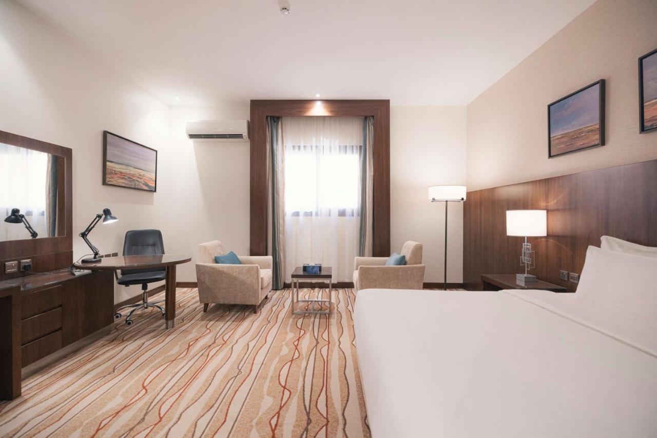 Radisson Blu Hotel, Buraidah Extérieur photo