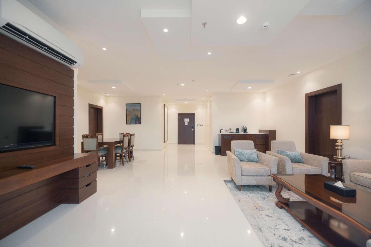 Radisson Blu Hotel, Buraidah Extérieur photo