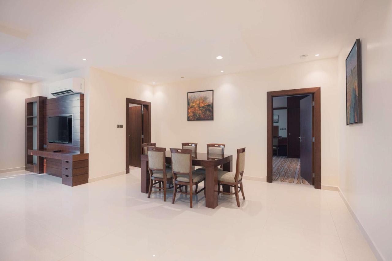 Radisson Blu Hotel, Buraidah Extérieur photo