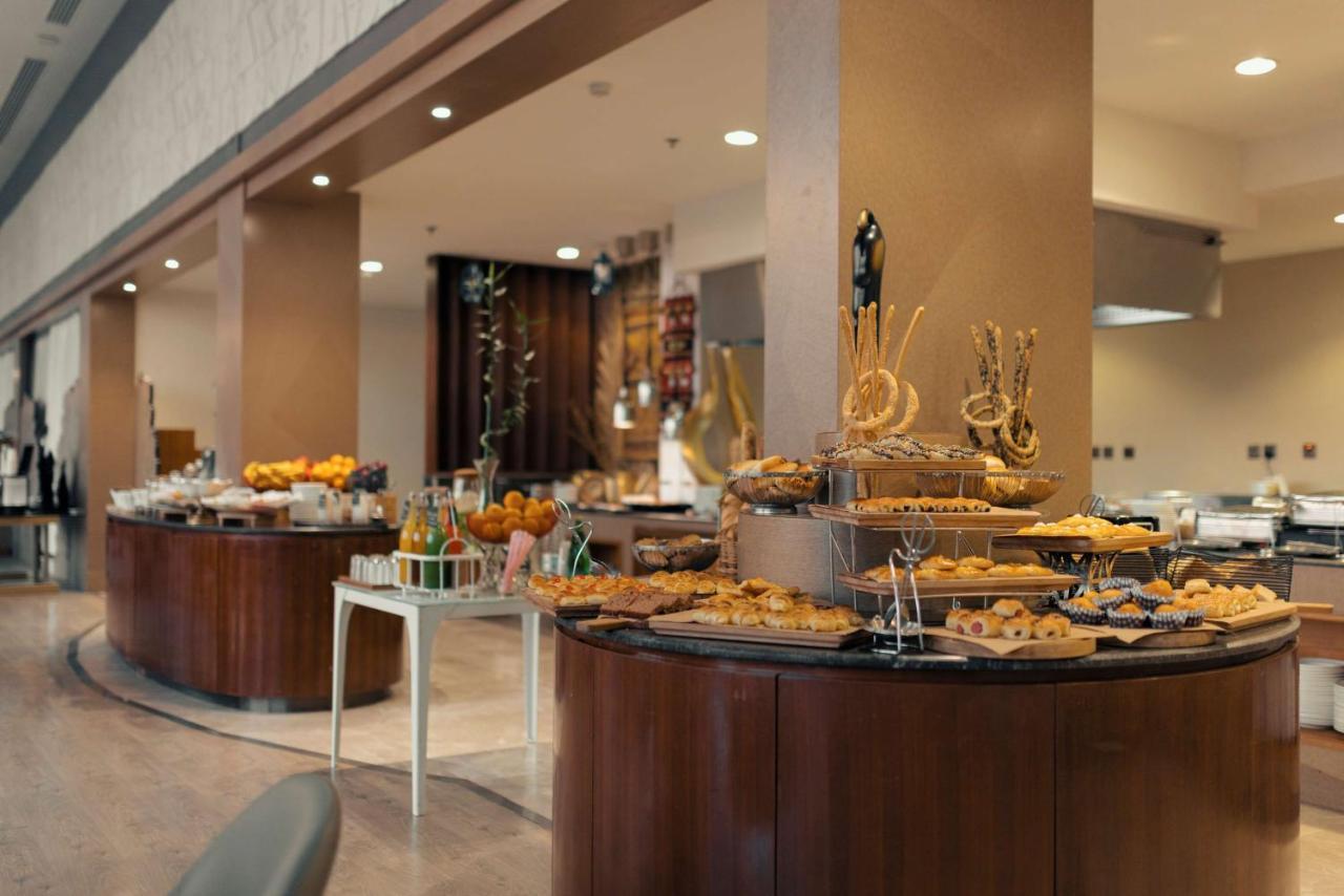 Radisson Blu Hotel, Buraidah Extérieur photo