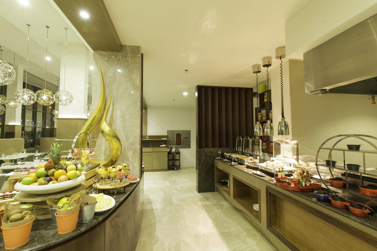 Radisson Blu Hotel, Buraidah Extérieur photo