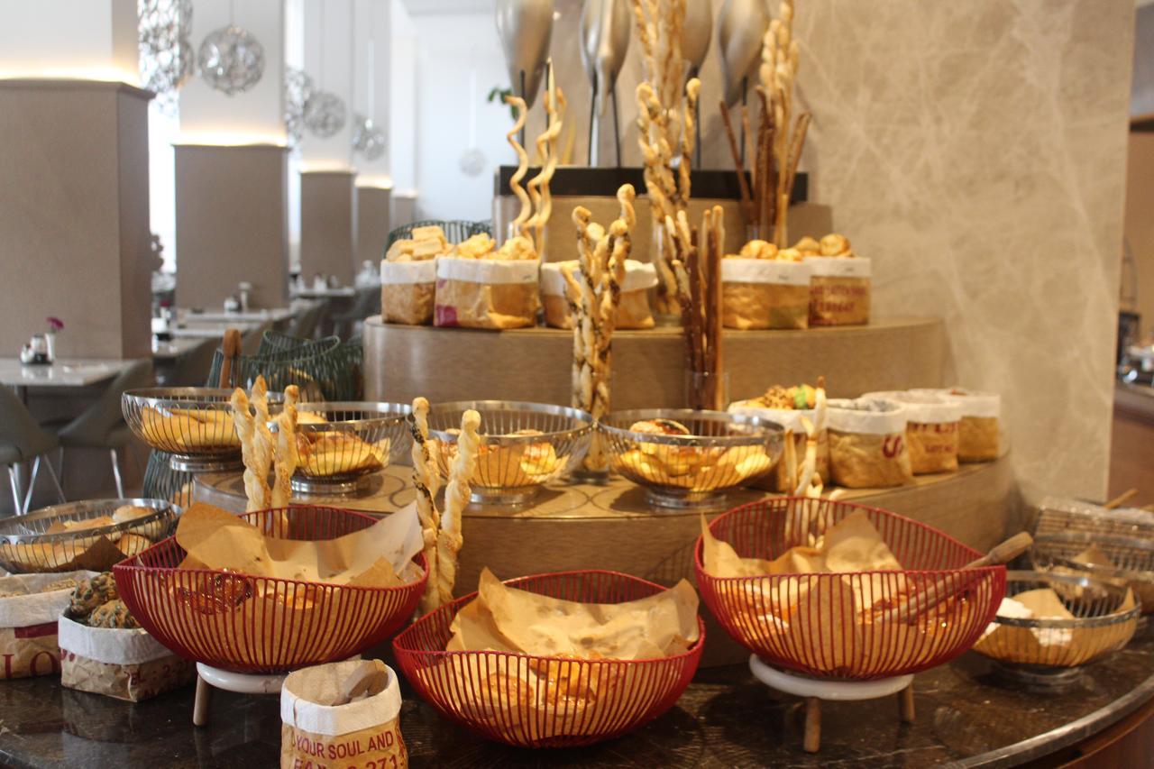 Radisson Blu Hotel, Buraidah Extérieur photo