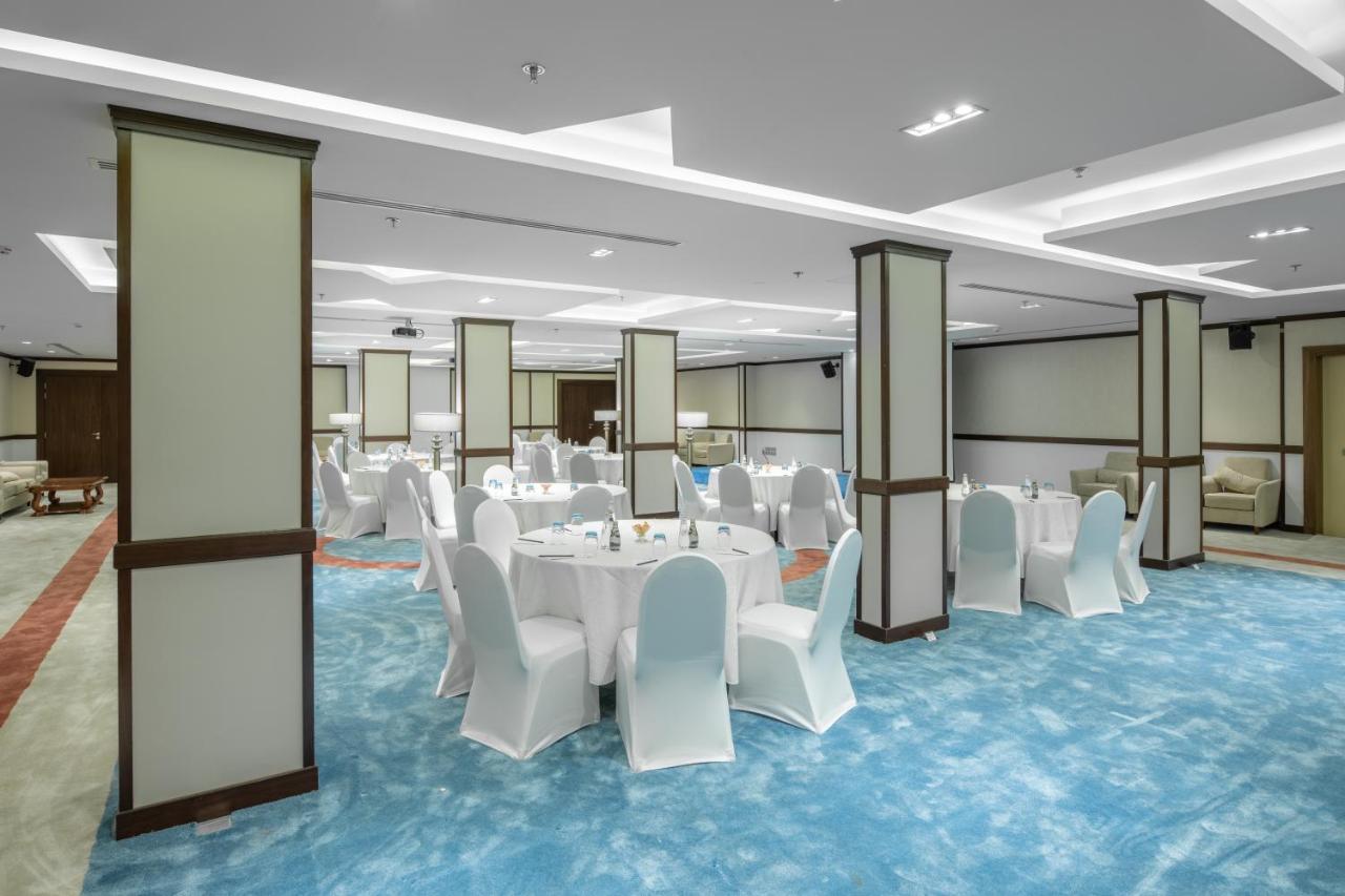 Radisson Blu Hotel, Buraidah Extérieur photo